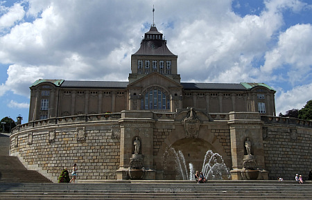 Die Hakenterrasse am Stettiner Hafen mit dem Nationalmuseum