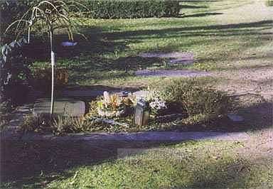Meinhof-Grab im Februar 2004